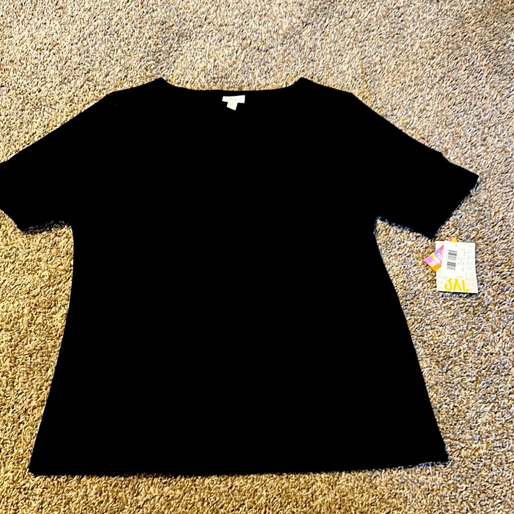 BNWT LulaRoe 3x Gigi top. Noir collection.